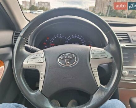Серый Тойота Камри, объемом двигателя 2.36 л и пробегом 203 тыс. км за 9500 $, фото 14 на Automoto.ua
