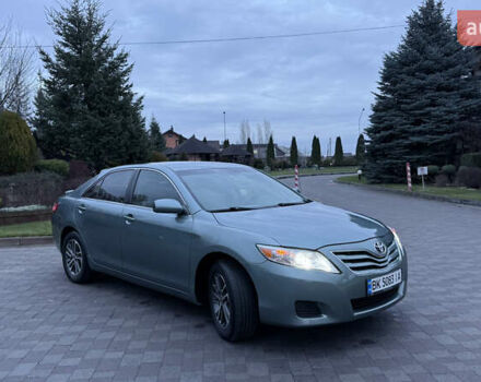 Сірий Тойота Камрі, об'ємом двигуна 2.49 л та пробігом 240 тис. км за 8500 $, фото 2 на Automoto.ua