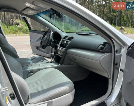Сірий Тойота Камрі, об'ємом двигуна 2.5 л та пробігом 270 тис. км за 8800 $, фото 28 на Automoto.ua