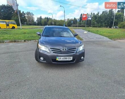 Серый Тойота Камри, объемом двигателя 2.36 л и пробегом 203 тыс. км за 9500 $, фото 1 на Automoto.ua