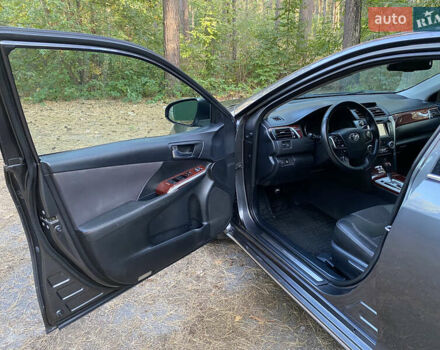 Серый Тойота Камри, объемом двигателя 2.49 л и пробегом 238 тыс. км за 11500 $, фото 7 на Automoto.ua