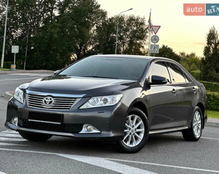 Серый Тойота Камри, объемом двигателя 2.5 л и пробегом 145 тыс. км за 13400 $, фото 4 на Automoto.ua