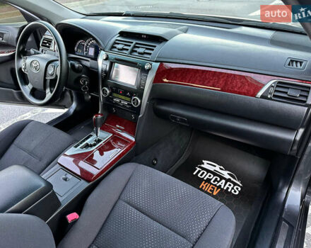 Серый Тойота Камри, объемом двигателя 2.5 л и пробегом 145 тыс. км за 13400 $, фото 32 на Automoto.ua