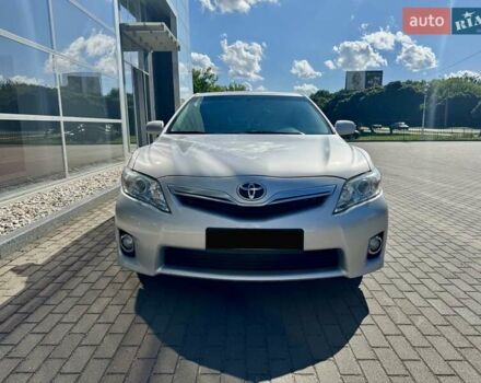 Серый Тойота Камри, объемом двигателя 2.36 л и пробегом 233 тыс. км за 10500 $, фото 1 на Automoto.ua