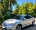 Сірий Тойота Камрі, об'ємом двигуна 3.5 л та пробігом 282 тис. км за 11295 $, фото 1 на Automoto.ua