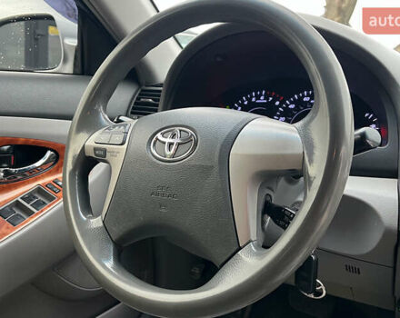 Сірий Тойота Камрі, об'ємом двигуна 2.49 л та пробігом 200 тис. км за 9999 $, фото 10 на Automoto.ua