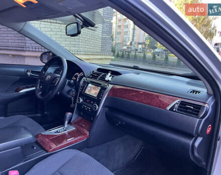 Серый Тойота Камри, объемом двигателя 2.49 л и пробегом 303 тыс. км за 10500 $, фото 22 на Automoto.ua