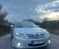 Сірий Тойота Камрі, об'ємом двигуна 2.4 л та пробігом 228 тис. км за 10100 $, фото 1 на Automoto.ua