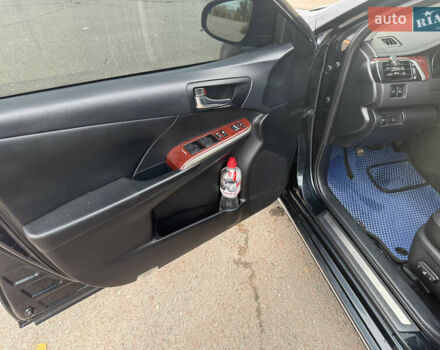 Серый Тойота Камри, объемом двигателя 2.49 л и пробегом 210 тыс. км за 15200 $, фото 12 на Automoto.ua