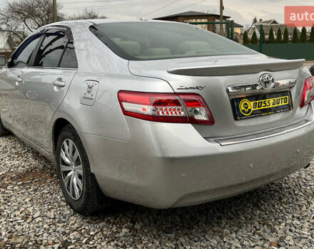 Сірий Тойота Камрі, об'ємом двигуна 2.49 л та пробігом 200 тис. км за 9999 $, фото 4 на Automoto.ua