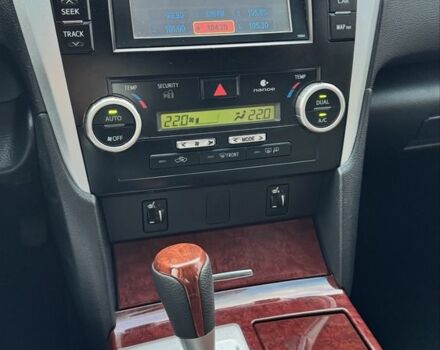 Серый Тойота Камри, объемом двигателя 2.5 л и пробегом 185 тыс. км за 12700 $, фото 13 на Automoto.ua