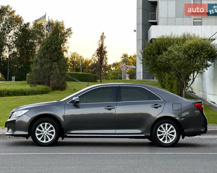 Серый Тойота Камри, объемом двигателя 2.5 л и пробегом 145 тыс. км за 13400 $, фото 18 на Automoto.ua