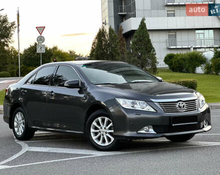 Серый Тойота Камри, объемом двигателя 2.5 л и пробегом 145 тыс. км за 13400 $, фото 5 на Automoto.ua
