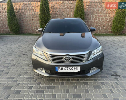 Серый Тойота Камри, объемом двигателя 2.49 л и пробегом 184 тыс. км за 13700 $, фото 2 на Automoto.ua