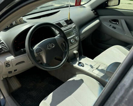 Серый Тойота Камри, объемом двигателя 2.49 л и пробегом 309 тыс. км за 7500 $, фото 7 на Automoto.ua