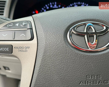 Сірий Тойота Камрі, об'ємом двигуна 2.49 л та пробігом 200 тис. км за 9999 $, фото 12 на Automoto.ua