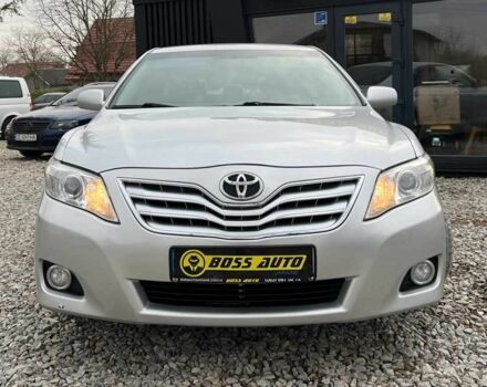 Серый Тойота Камри, объемом двигателя 2.5 л и пробегом 200 тыс. км за 9999 $, фото 1 на Automoto.ua