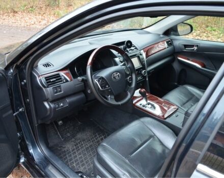 Серый Тойота Камри, объемом двигателя 2.5 л и пробегом 232 тыс. км за 12950 $, фото 9 на Automoto.ua