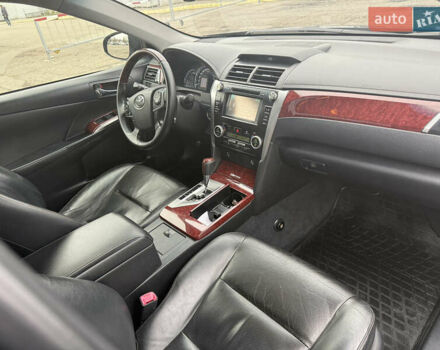 Серый Тойота Камри, объемом двигателя 2.5 л и пробегом 232 тыс. км за 11900 $, фото 6 на Automoto.ua