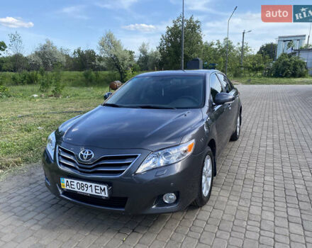 Сірий Тойота Камрі, об'ємом двигуна 2.36 л та пробігом 162 тис. км за 10800 $, фото 2 на Automoto.ua
