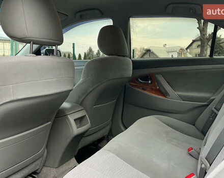 Сірий Тойота Камрі, об'ємом двигуна 2.49 л та пробігом 200 тис. км за 9999 $, фото 17 на Automoto.ua