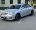 Серый Тойота Камри, объемом двигателя 2.5 л и пробегом 350 тыс. км за 9950 $, фото 2 на Automoto.ua