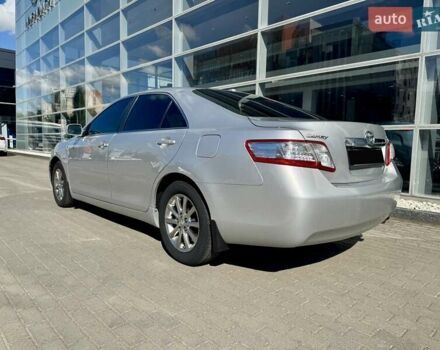 Серый Тойота Камри, объемом двигателя 2.36 л и пробегом 233 тыс. км за 10500 $, фото 4 на Automoto.ua