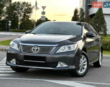 Серый Тойота Камри, объемом двигателя 2.5 л и пробегом 145 тыс. км за 13400 $, фото 1 на Automoto.ua