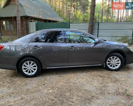 Серый Тойота Камри, объемом двигателя 2.49 л и пробегом 238 тыс. км за 11500 $, фото 5 на Automoto.ua