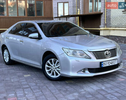Серый Тойота Камри, объемом двигателя 2.49 л и пробегом 303 тыс. км за 10500 $, фото 1 на Automoto.ua