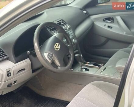 Сірий Тойота Камрі, об'ємом двигуна 2.5 л та пробігом 310 тис. км за 8499 $, фото 5 на Automoto.ua