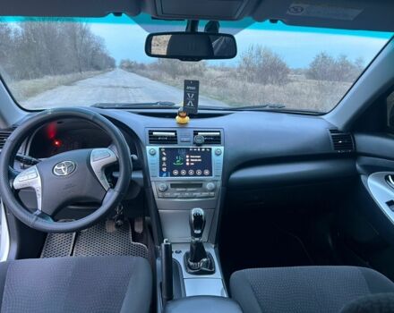 Сірий Тойота Камрі, об'ємом двигуна 2.4 л та пробігом 228 тис. км за 10100 $, фото 6 на Automoto.ua