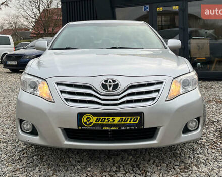 Сірий Тойота Камрі, об'ємом двигуна 2.49 л та пробігом 200 тис. км за 9999 $, фото 1 на Automoto.ua