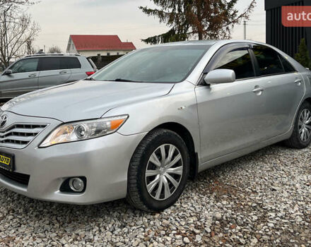 Сірий Тойота Камрі, об'ємом двигуна 2.49 л та пробігом 200 тис. км за 9999 $, фото 2 на Automoto.ua