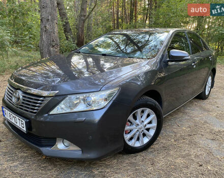 Серый Тойота Камри, объемом двигателя 2.49 л и пробегом 238 тыс. км за 11500 $, фото 1 на Automoto.ua