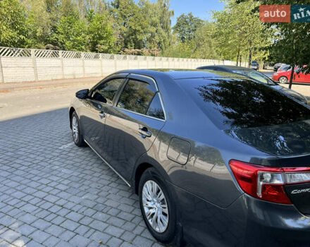 Сірий Тойота Камрі, об'ємом двигуна 2.5 л та пробігом 264 тис. км за 11500 $, фото 13 на Automoto.ua