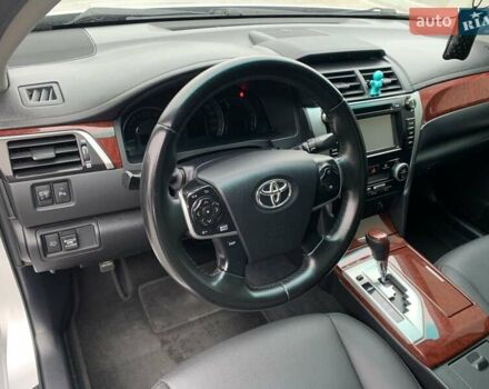 Серый Тойота Камри, объемом двигателя 2.49 л и пробегом 196 тыс. км за 12300 $, фото 67 на Automoto.ua