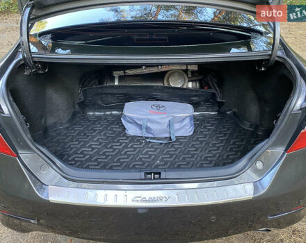 Серый Тойота Камри, объемом двигателя 2.49 л и пробегом 238 тыс. км за 11500 $, фото 17 на Automoto.ua