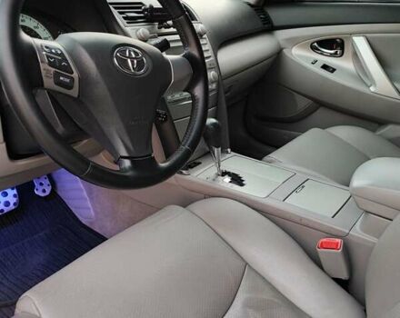 Сірий Тойота Камрі, об'ємом двигуна 2.5 л та пробігом 160 тис. км за 12000 $, фото 15 на Automoto.ua