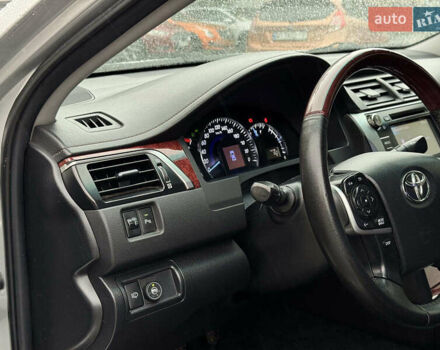 Серый Тойота Камри, объемом двигателя 2.5 л и пробегом 213 тыс. км за 14490 $, фото 21 на Automoto.ua