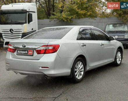 Серый Тойота Камри, объемом двигателя 2.5 л и пробегом 213 тыс. км за 14490 $, фото 11 на Automoto.ua