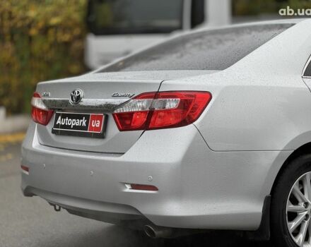 Серый Тойота Камри, объемом двигателя 2.5 л и пробегом 213 тыс. км за 14490 $, фото 11 на Automoto.ua