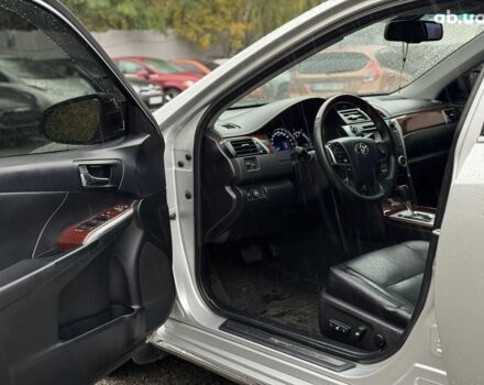 Серый Тойота Камри, объемом двигателя 2.5 л и пробегом 213 тыс. км за 14490 $, фото 17 на Automoto.ua