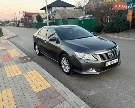 Сірий Тойота Камрі, об'ємом двигуна 2.5 л та пробігом 233 тис. км за 15000 $, фото 2 на Automoto.ua