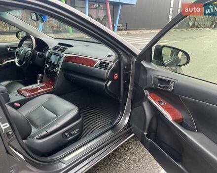 Серый Тойота Камри, объемом двигателя 2.5 л и пробегом 188 тыс. км за 15800 $, фото 3 на Automoto.ua