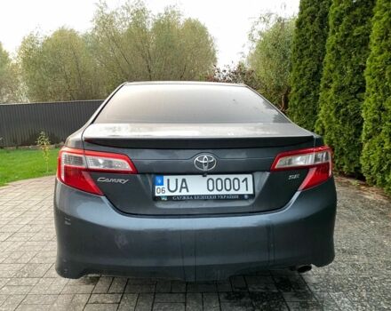Серый Тойота Камри, объемом двигателя 2.5 л и пробегом 220 тыс. км за 12950 $, фото 2 на Automoto.ua