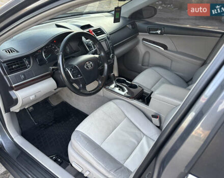 Сірий Тойота Камрі, об'ємом двигуна 2.49 л та пробігом 190 тис. км за 11800 $, фото 10 на Automoto.ua