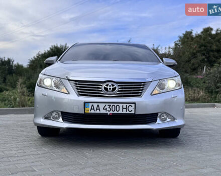 Тойота Камри 2012 в Киеве на Automoto.ua Серый Тойота Камри, объемом двигателя 2.49 л и пробегом 198 тыс. км за 15490 $, фото 6 на Automoto.ua