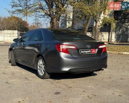 Серый Тойота Камри, объемом двигателя 2.5 л и пробегом 323 тыс. км за 9990 $, фото 4 на Automoto.ua