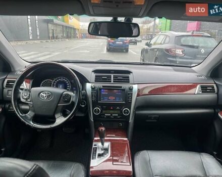 Серый Тойота Камри, объемом двигателя 2.5 л и пробегом 188 тыс. км за 15800 $, фото 1 на Automoto.ua